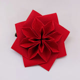 折り紙作品花のブローチ(赤色)
