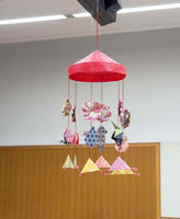 用折纸制成的雨伞